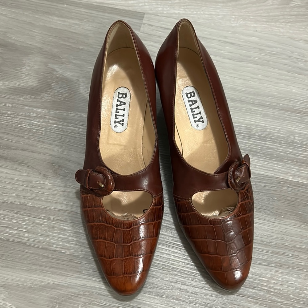 🖤BALLY Cognac brown leather heels